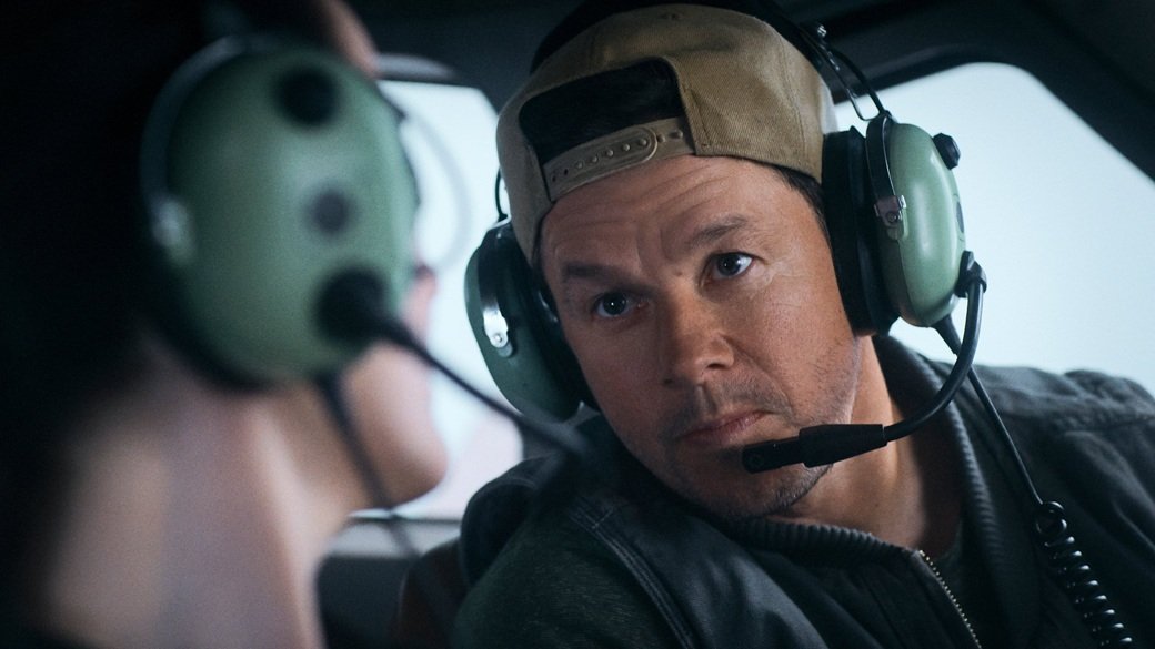 รีวิวหนัง Flight Risk (2025) เมื่อการเดินทางบนฟ้ากลายเป็นเกมไล่ล่ามรณะ