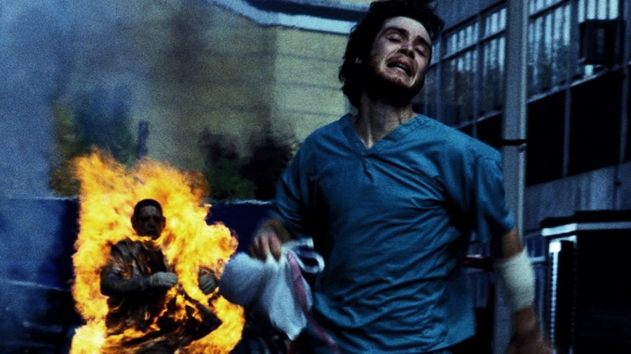 รีวิวหนัง 28 Days Later (2002) เมื่อความบ้าคลั่งที่แท้จริงไม่ได้มาจากไวรัส แต่มันคือมนุษย์