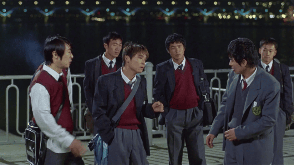 รีวิวหนัง My Boss My Hero (2001) เมื่อเจ้าพ่อมาเฟียต้องกลับไปเรียนมัธยม – ฮา ป่วน ซึ้ง ครบรส!