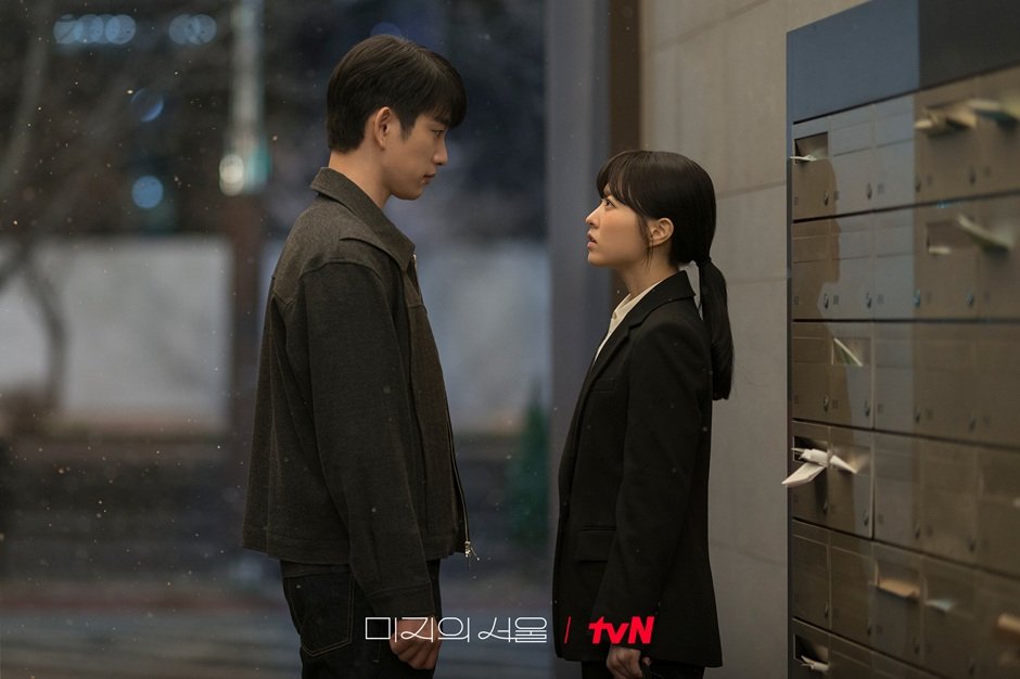 รีวิวซีรีส์ Our Unwritten Seoul (2025) Park Bo‑young กับบทฝาแฝด ก่อนขอพักใจหลังปิดกอง 1 อาทิตย์เต็ม | Netflix