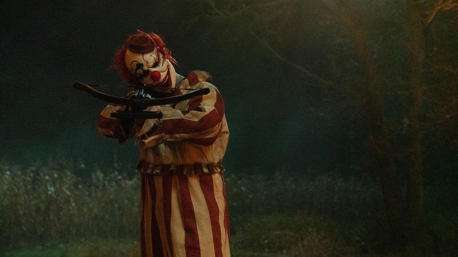 รีวิวหนัง Clown in a Cornfield (2025) เมื่อเสียงหัวเราะของตัวตลก กลายเป็นฝันร้ายของคนทั้งเมือง